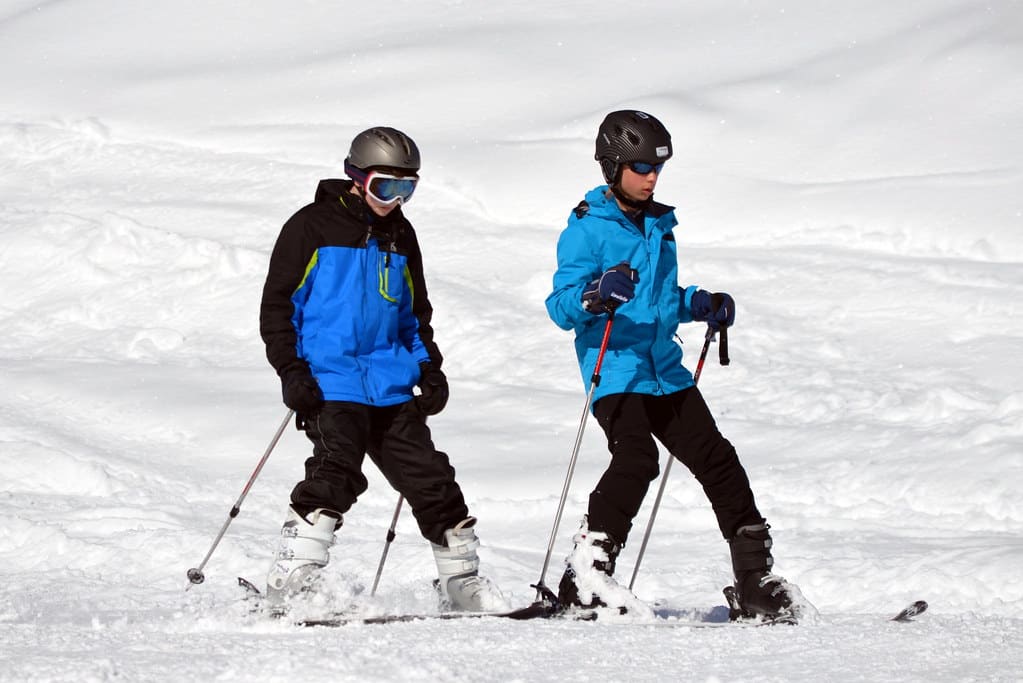 ¿Cuánto cuestan REALMENTE las clases de esquí? (Lo comprobamos en todo el mundo)