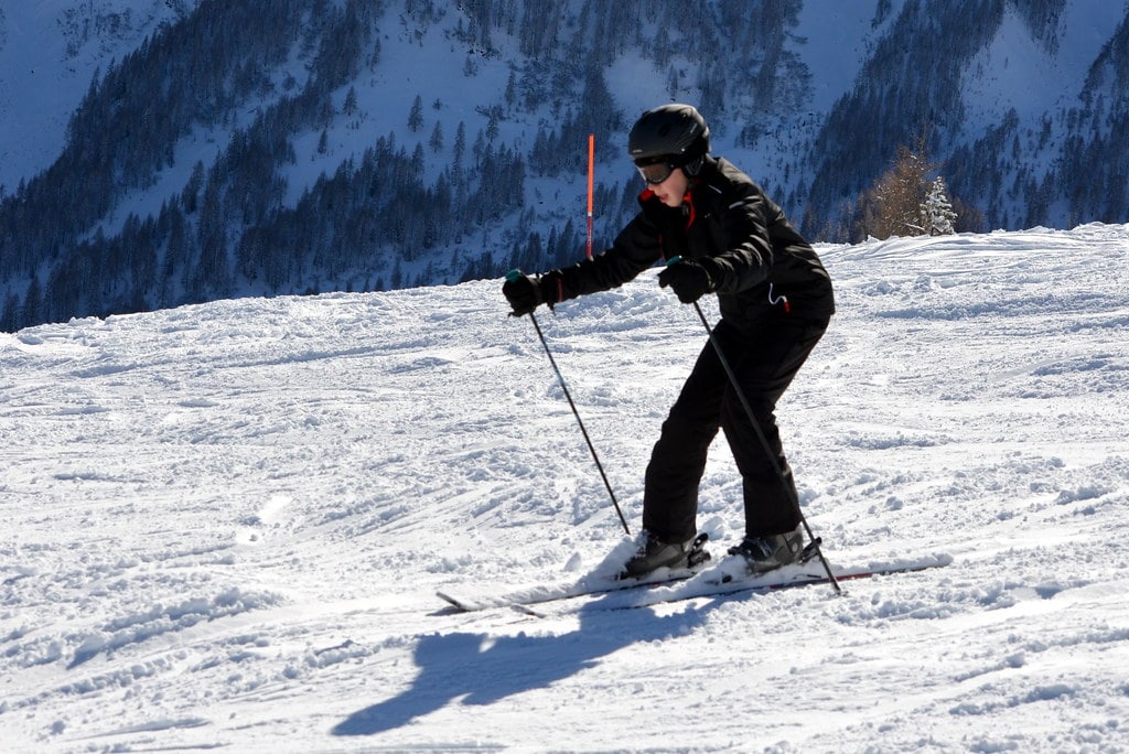 ¿Cuánto cuestan REALMENTE las clases de esquí? (Lo comprobamos en todo el mundo)