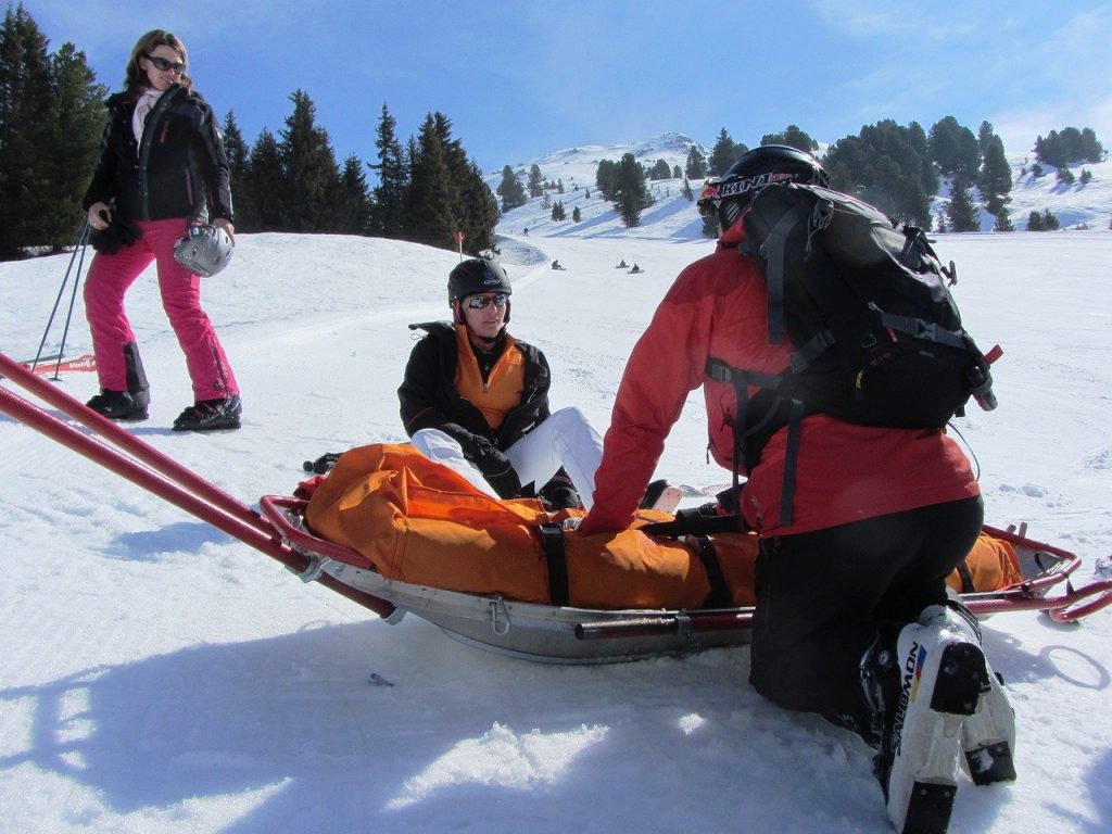 ¿Cómo garantizan las estaciones de esquí que nadie se olvide en la montaña? (Barrido de patrulla de esquí)