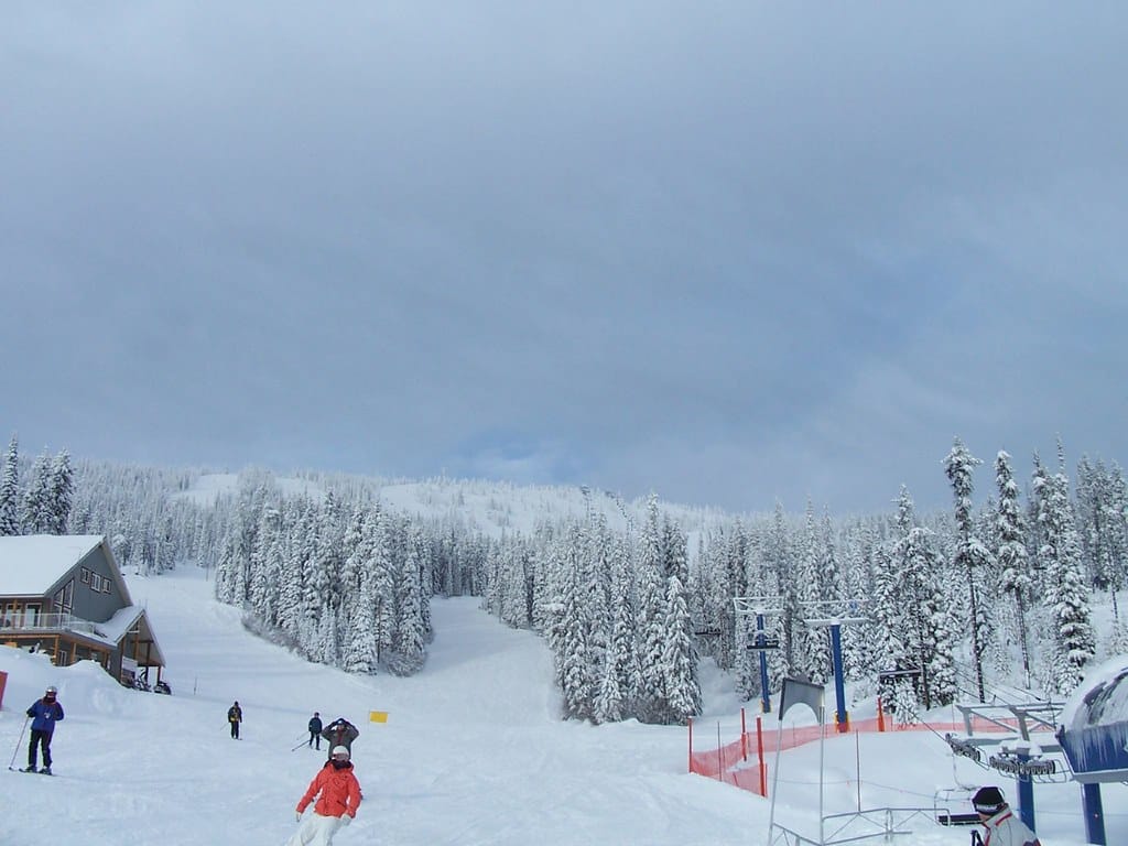 8 mejores estaciones de esquí para las vacaciones de Navidad en Canadá (diversión familiar)