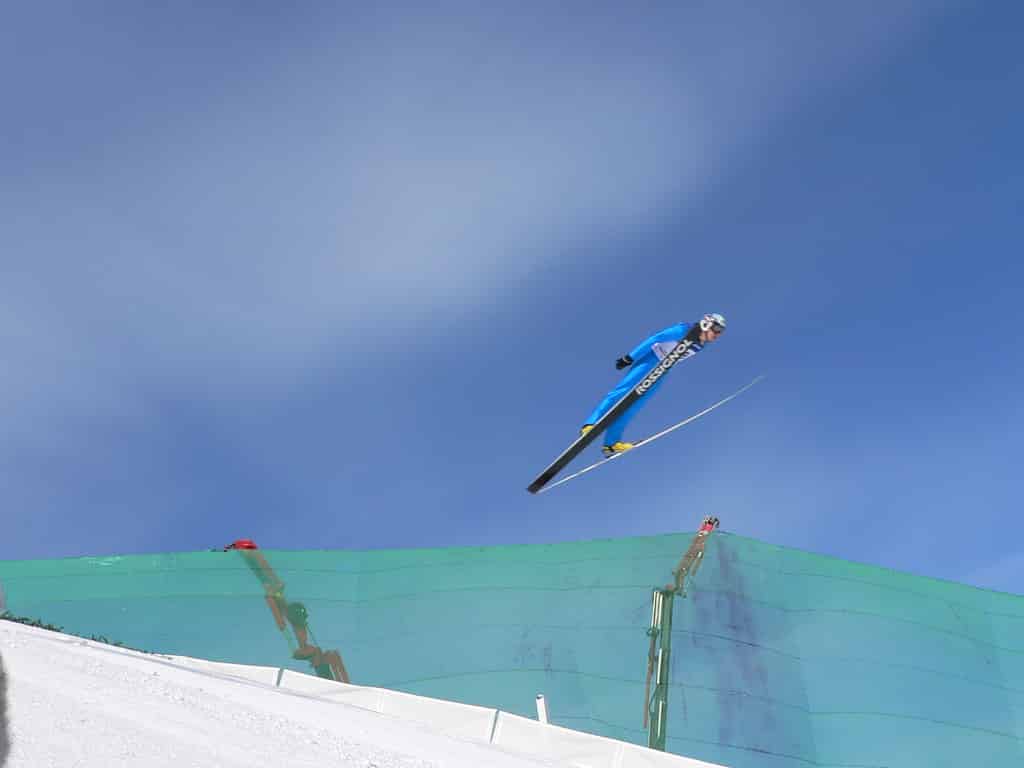 ¿Cómo se entrenan los saltadores de esquí? Aprendiendo a volar