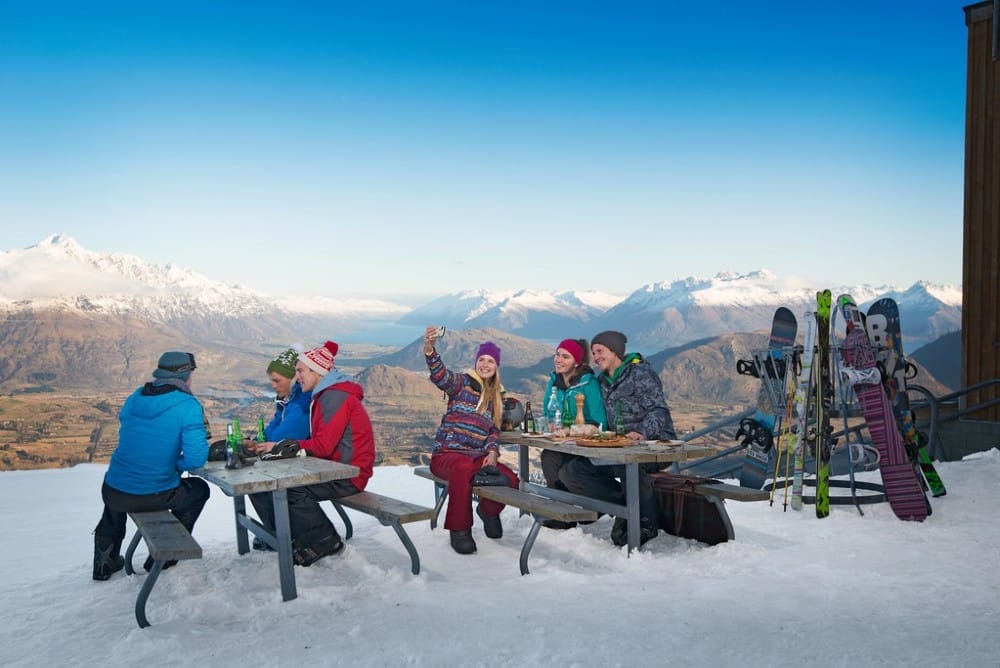 ¿Qué es el Après-Ski? (14 mejores lugares para esquiar y luego beber)