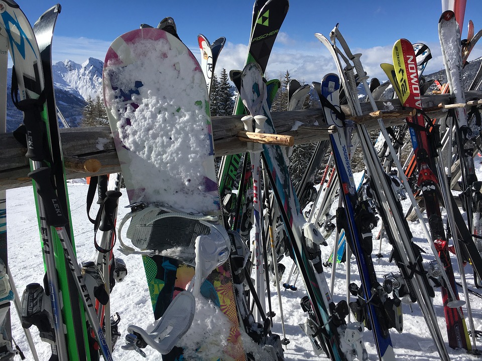 ¿Diferencia clave entre esquís estrechos y anchos? (paquete duro versus polvo)