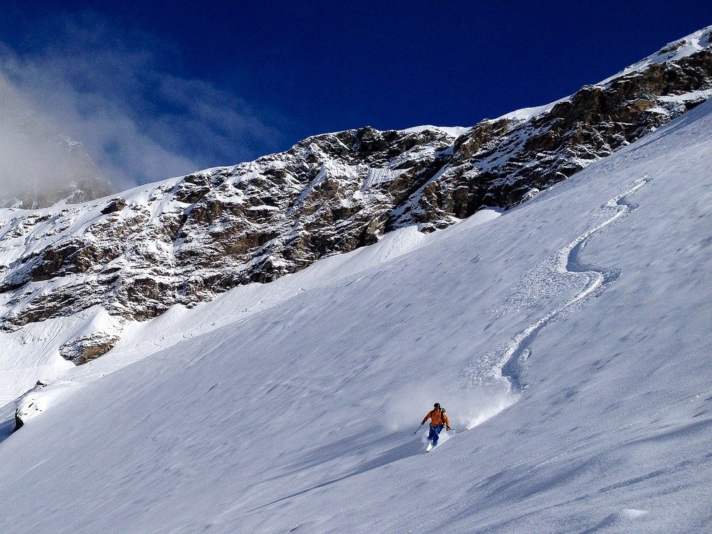 ¿Cómo pueden los esquiadores reducir la fricción? (3 fuerzas clave)