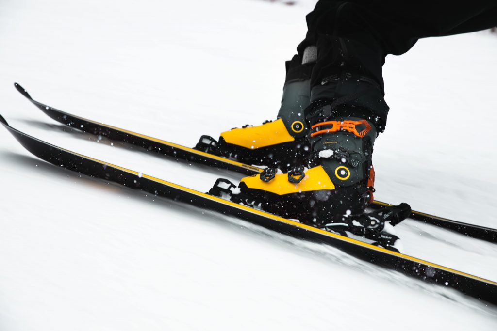 ¿Por qué las botas de esquí pesan tanto?