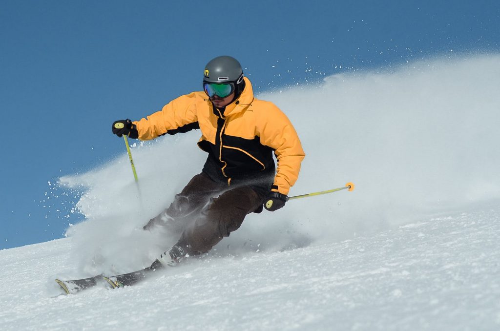 ¿Qué tan similar es el esquí acuático al esquí en la nieve?