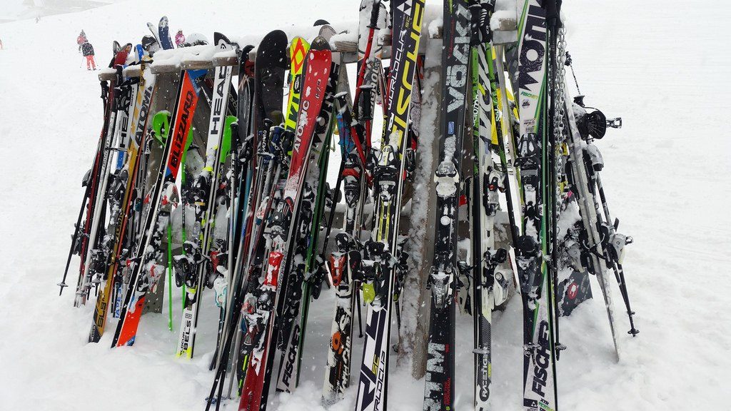 5 formas inteligentes de proteger tus esquís contra robos