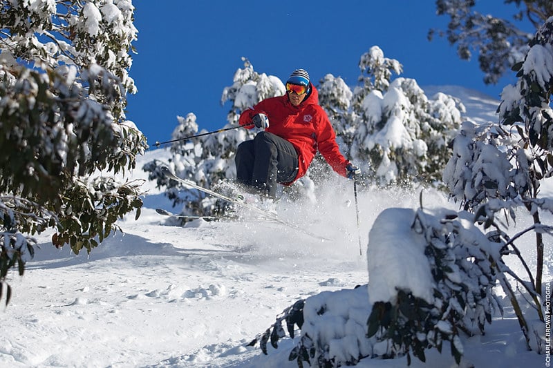 ¿Es esquiar más seguro que hacer snowboard?
