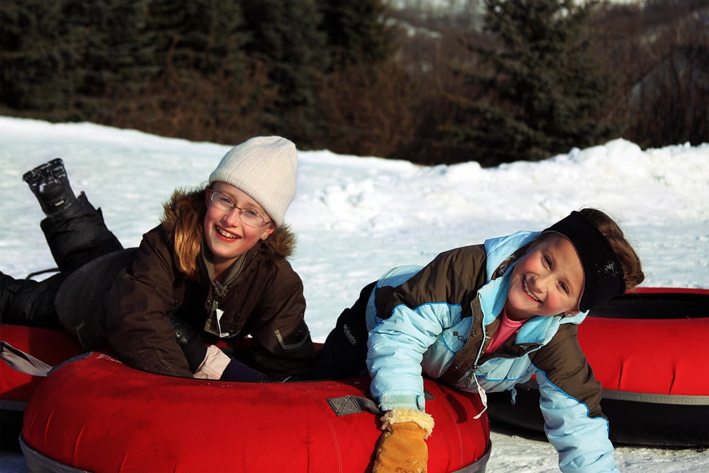 7 consejos para divertirse más haciendo Snow Tubing con niños