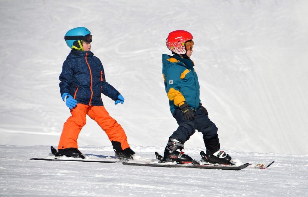 ¿Cuál es la mejor edad para empezar a esquiar? (Más joven de lo que crees)