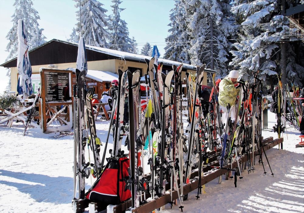¿Cómo funcionan los alquileres de esquí? (Principales consejos de un ex empleado de una tienda de alquiler)