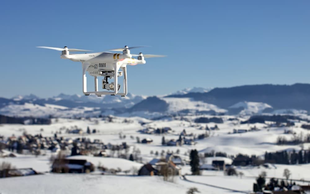 Razones REALES por las que no puedes volar drones en estaciones de esquí (la mejor alternativa)