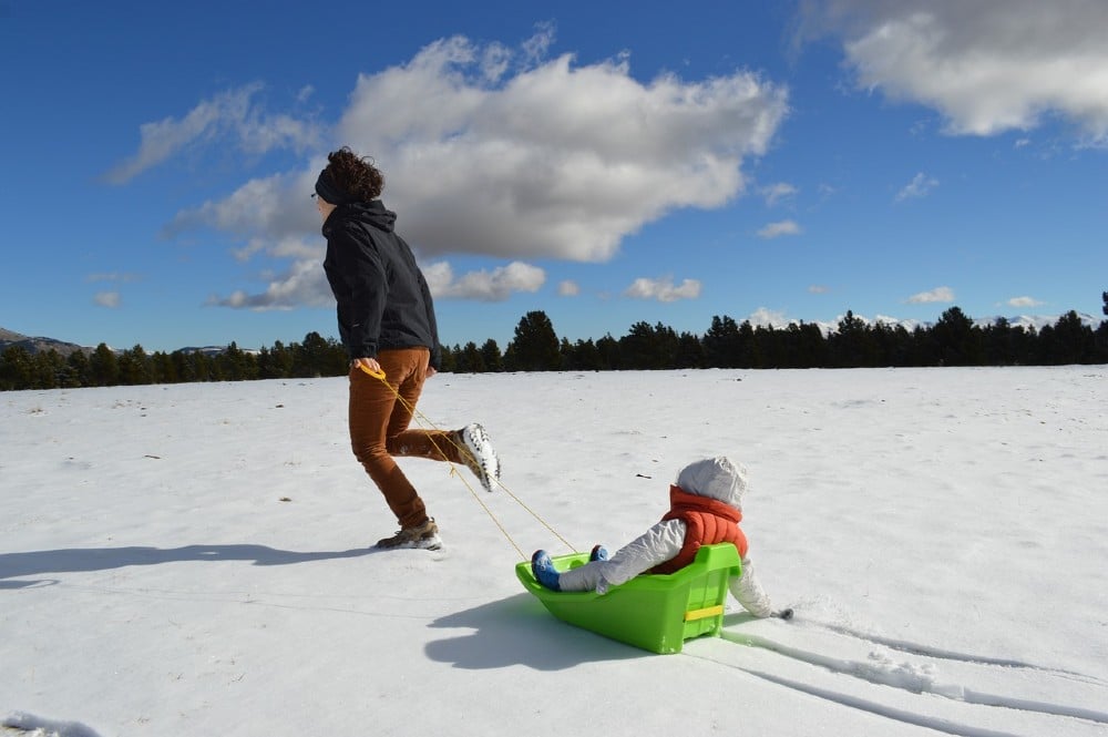 Esquí por primera vez con un bebé: lo que los padres deben y no deben hacer (una cosa que deben evitar)