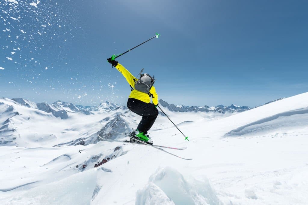 Cómo untar los esquís con mantequilla como un profesional (Guía para principiantes)