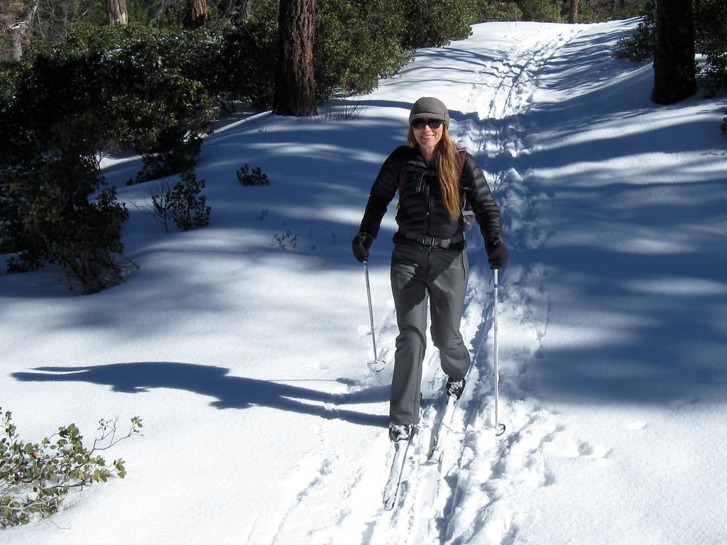 Su guía de las mejores chaquetas de esquí para mujer (2023)