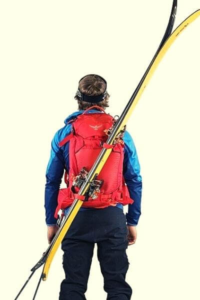Las 3 mejores formas de llevar esquís en la mochila (pasos detallados)