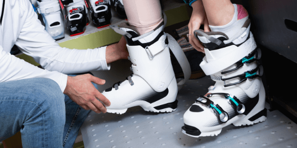 ¿Es la primera vez que te pones botas de esquí? (Consejos rápidos)