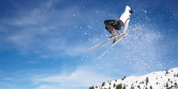 Cómo saltar sobre esquís: guía paso a paso (con consejos)