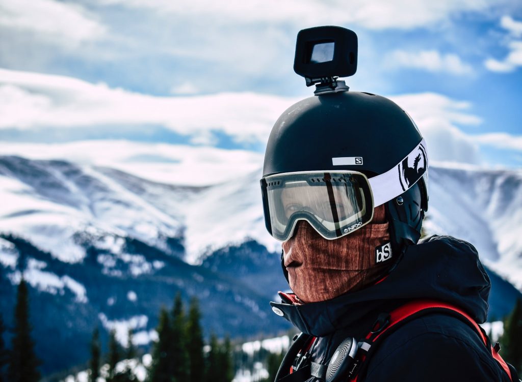 6 razones esenciales para usar un casco de esquí (por experiencia)