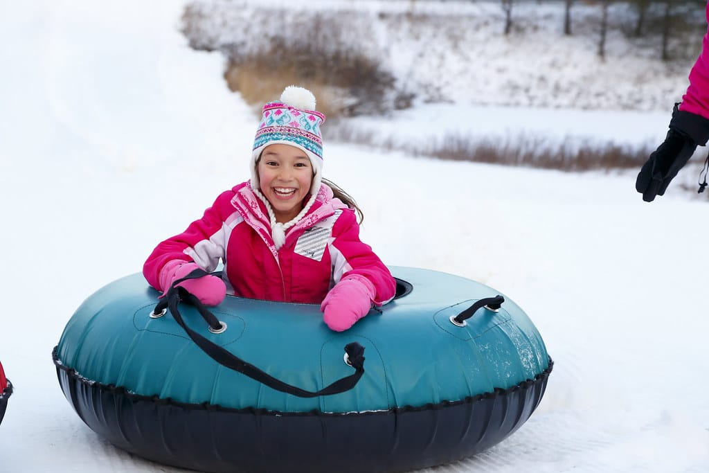 7 consejos para divertirse más haciendo Snow Tubing con niños
