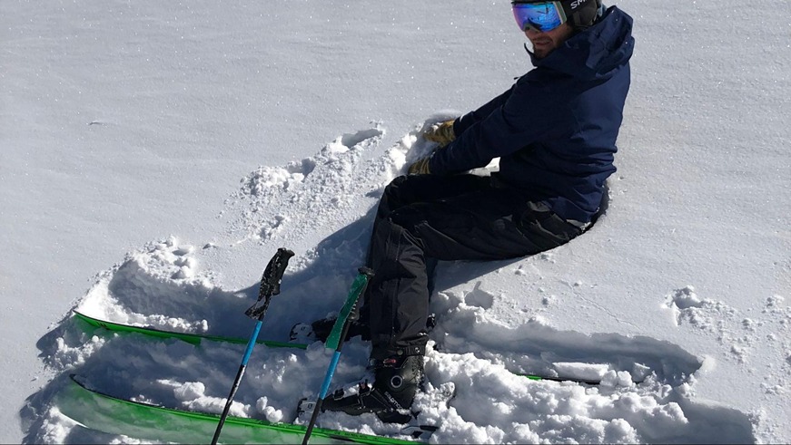 Cómo levantarse después de una caída esquiando
