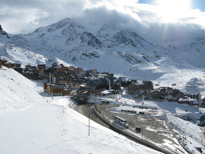 Las 5 mejores estaciones de esquí para familias en los Alpes (¿Francia, Austria o Suiza?)