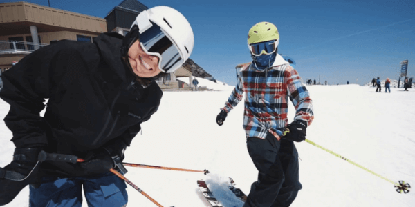 Puedes alquilar cascos en las estaciones de esquí (pros y contras)