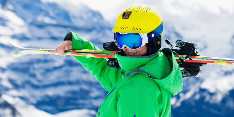 ¿Es necesario llevar casco para esquiar? (Y por qué)