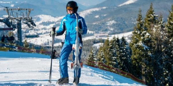 Cómo elegir la longitud del esquí (3 métodos rápidos + consejos)