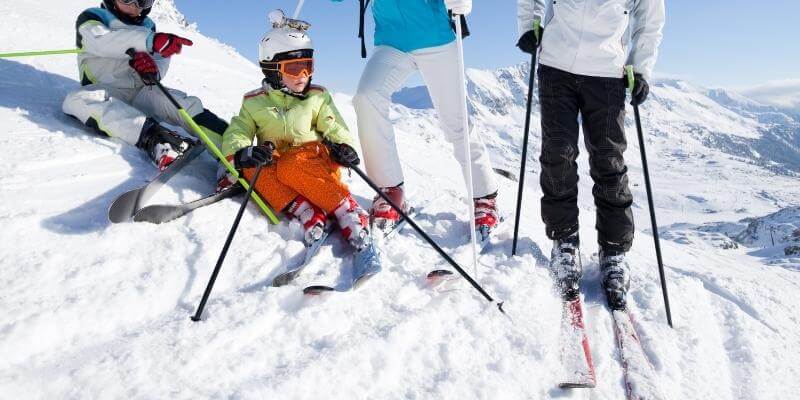 Comparación rápida de esquís cortos y esquís largos (pros y contras)
