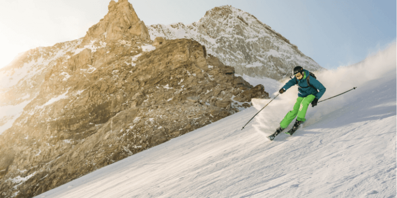 Cómo convertirse en un instructor de esquí certificado en 5 pasos