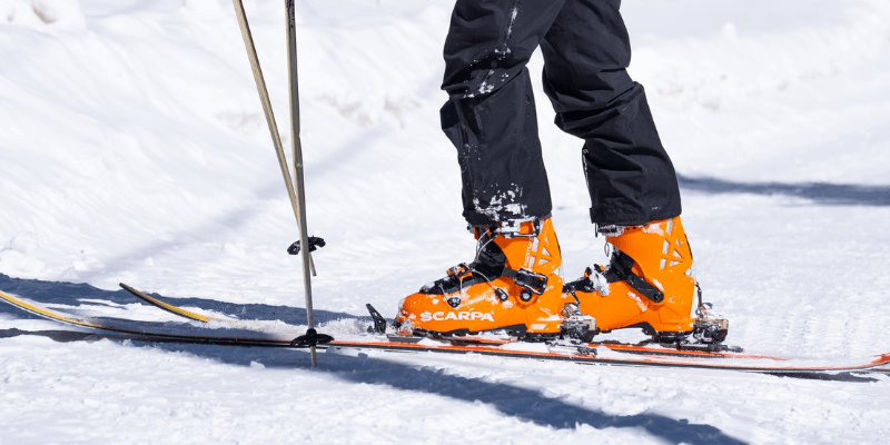 ¿Por qué las botas de esquí son tan caras? (Razones explicadas)