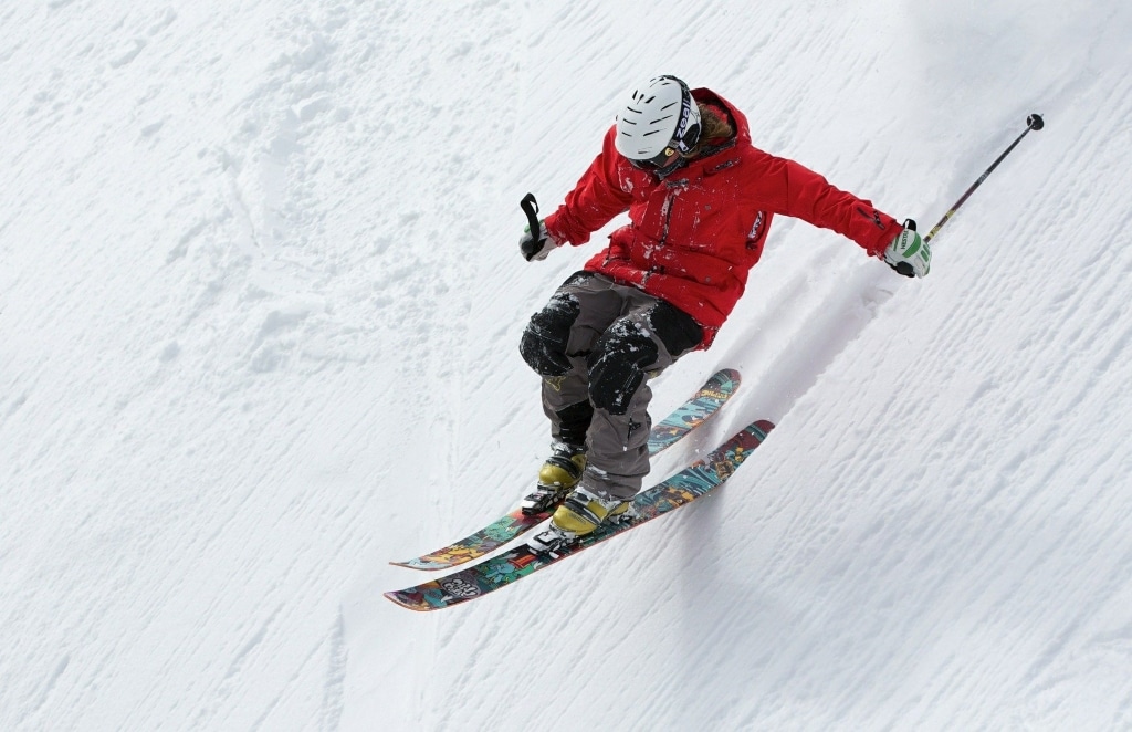 ¿Cómo esquiar con seguridad por una pendiente que tiene un ángulo horizontal? Línea de caída