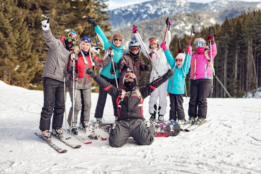 8 consejos para planificar un viaje de esquí con amigos (eso es divertido)