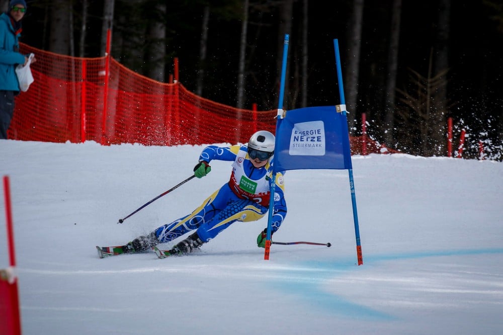 ¿Para qué sirven los bastones extra en un curso de esquí de slalom? (Razón aburrida por la que existen)