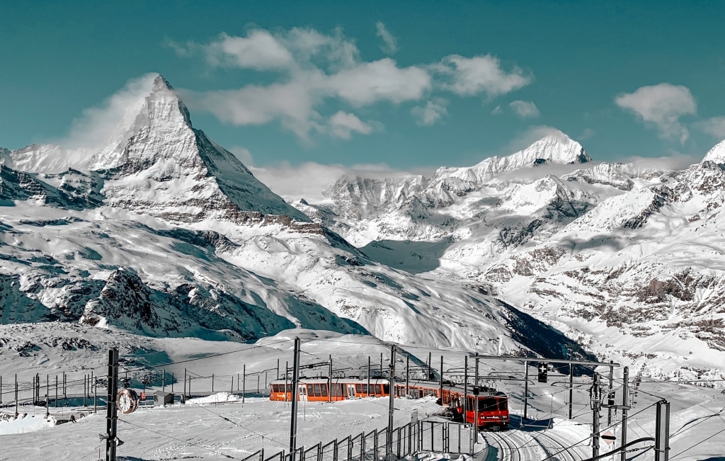 Las 5 mejores estaciones de esquí para familias en los Alpes (¿Francia, Austria o Suiza?)