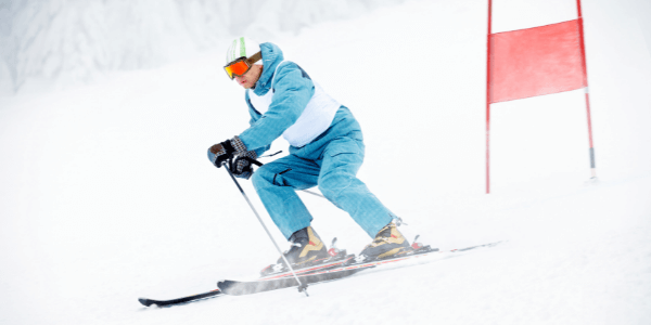¿Puedes esquiar mientras nieva? (Respuesta rápida + 3 consejos)