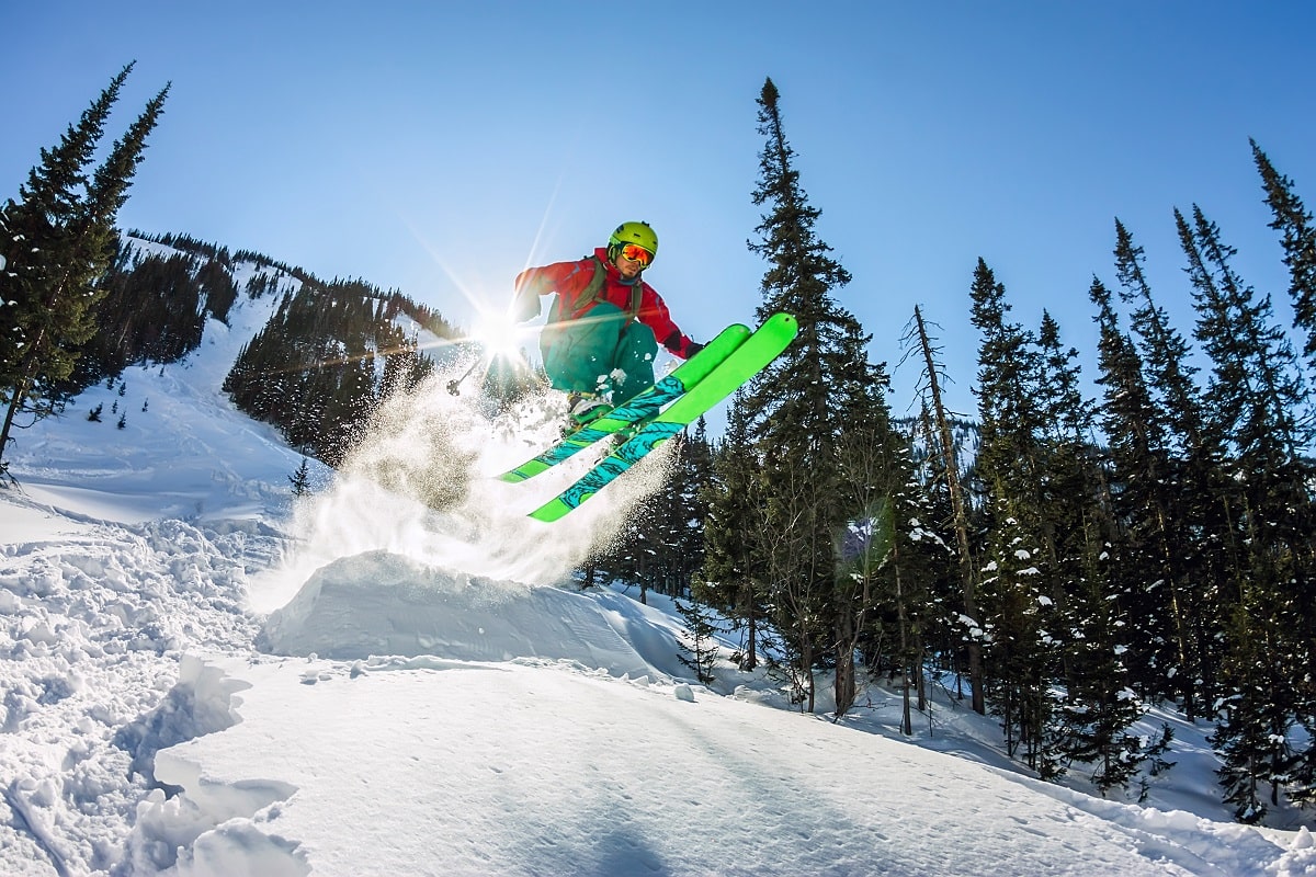 ¿Cómo se realizan los saltos de esquí?