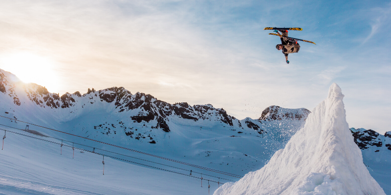 ¿Qué es el esquí estilo libre? (Historia + 5 Estilos Hoy)