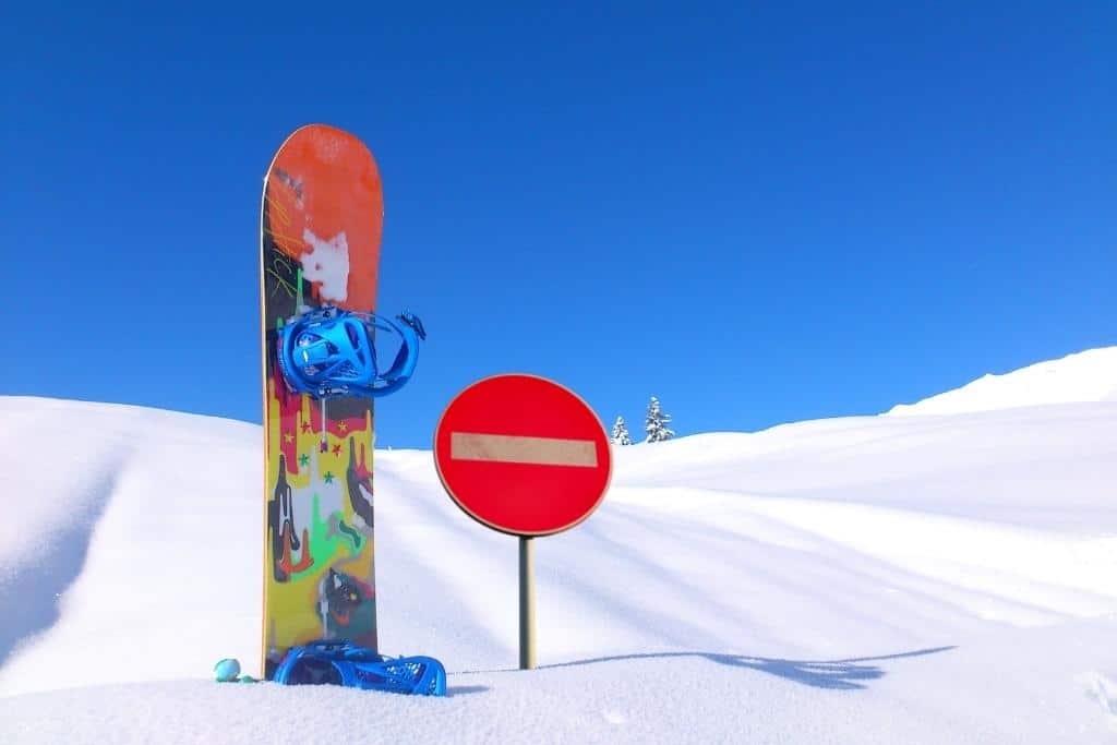 ¿Qué estaciones de esquí prohíben a los practicantes de snowboard y por qué? (¿Se puede justificar?)