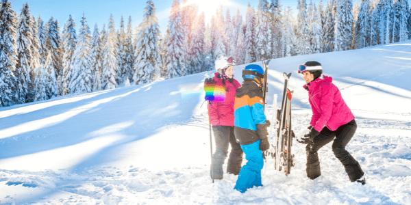 ¿Qué llevar a un viaje de esquí? (Lista de embalaje rápida)