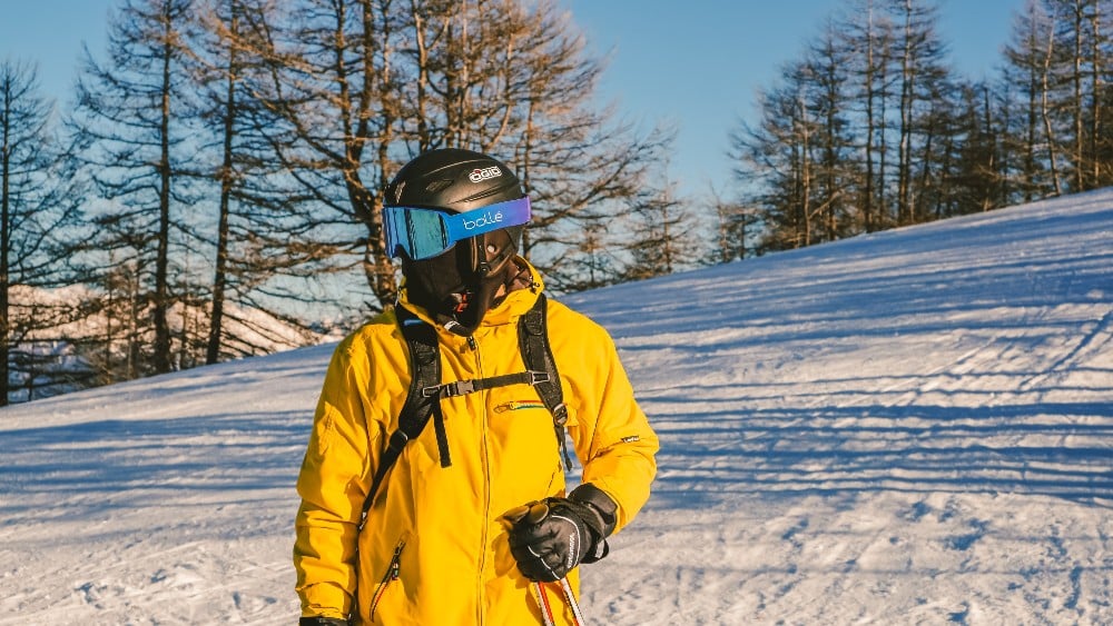 ¿Qué llevar debajo del casco de esquí para mantener el calor? Pasamontañas vs gorro