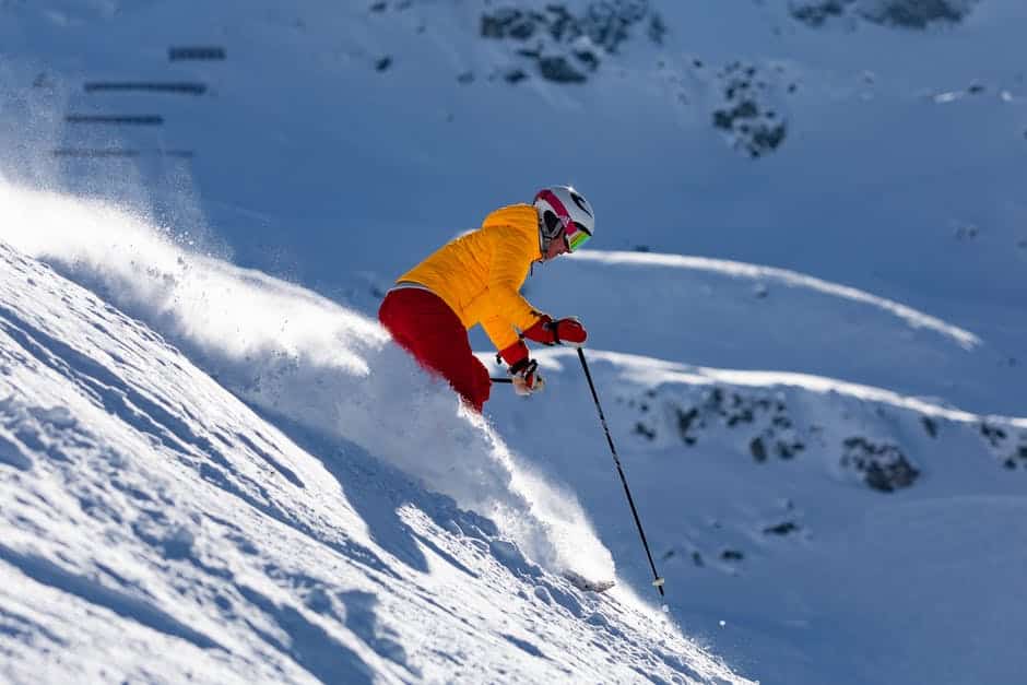 ¿Cómo esquiar con seguridad por una pendiente que tiene un ángulo horizontal? Línea de caída