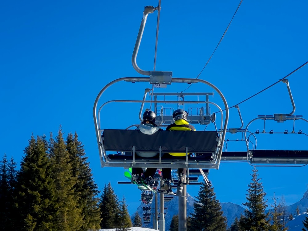 ¿Cómo puede una estación de esquí sacar a la gente del remonte si se avería?